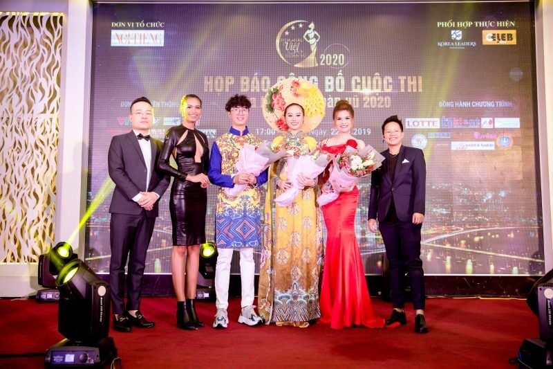 Mỹ phẩm Gia Hân đấu giá thành công chiếc áo dài gây quỹ vì cộng đồng tại Họp báo Hoa hậu Việt Hoàn Vũ